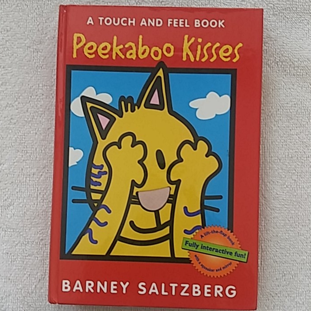 📚 A Touch & Feel Book: Peekaboo Kisses